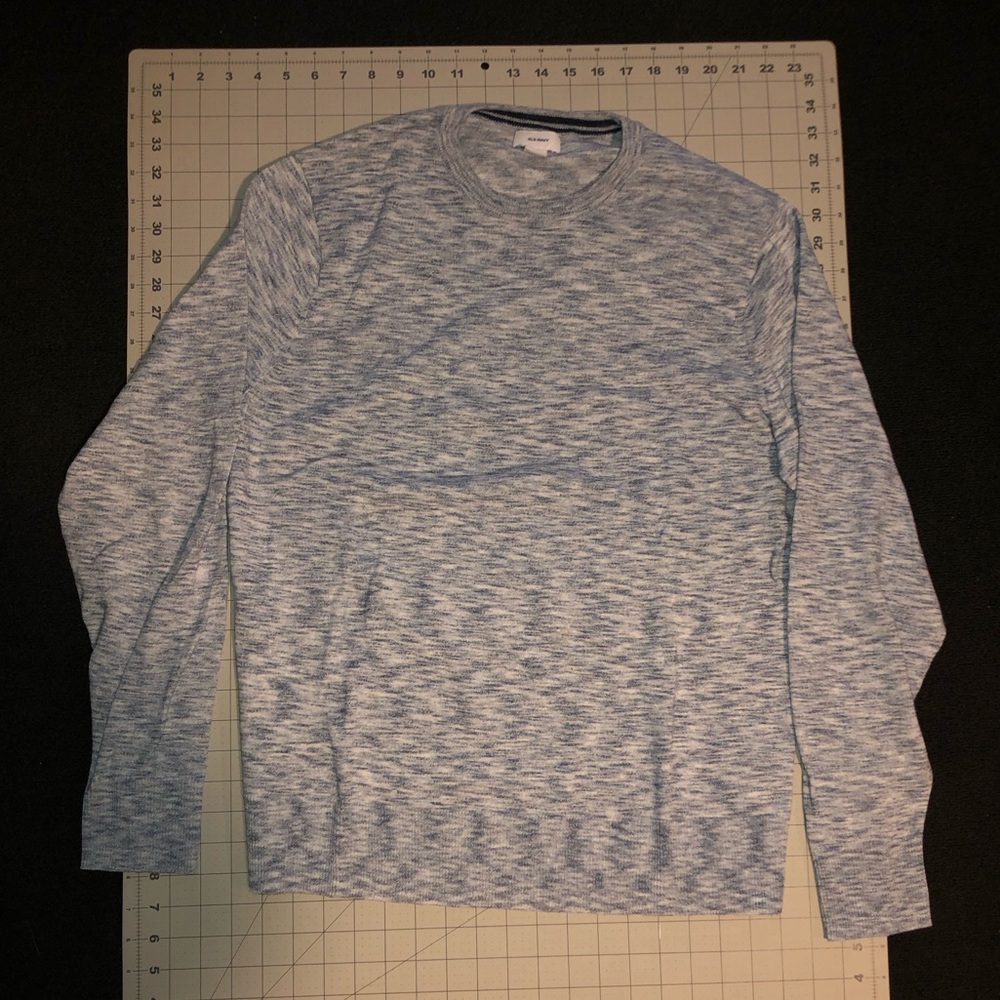 Old Navy Lightweight Sweater. Size large. Gray color.